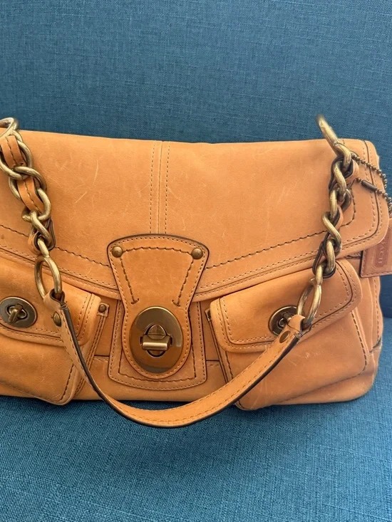 Coach Tan Leather Shoulder Bag with Gold Hardware - Picture 2 of 8